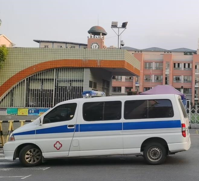 三山救护车出租护送骨折病人一公里多少钱